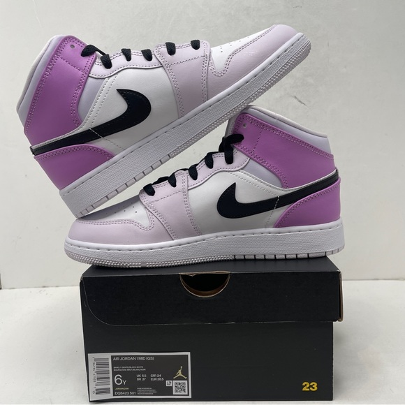 Nike Air Jordan 1 Retro Mid GS “Barely Grape/Lilac” 2023 - Picture 2 of 4
